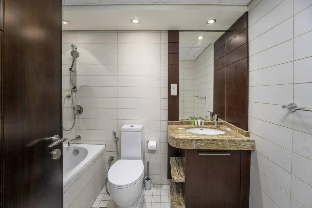 Elegance Above The Skyline Furnished 2-br With Direct Burj Khalifa Panoramas By Petals Homes Apartment