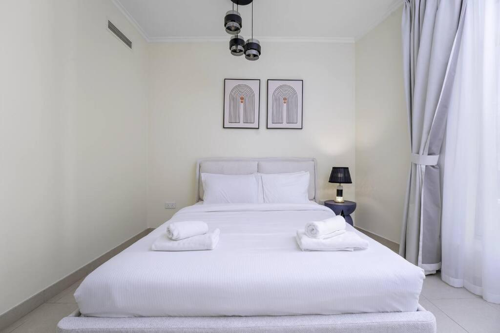 Elegance Above The Skyline Furnished 2-br With Direct Burj Khalifa Panoramas By Petals Homes Apartment *